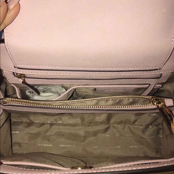Michael Kors Baby Pink Purse - Picture 4 of 5